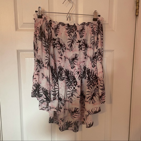 Flowy Off Shoulder Blouse - Picture 2 of 6